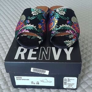 Designer RENVY Slip On Made in Spain, NWT with original box.